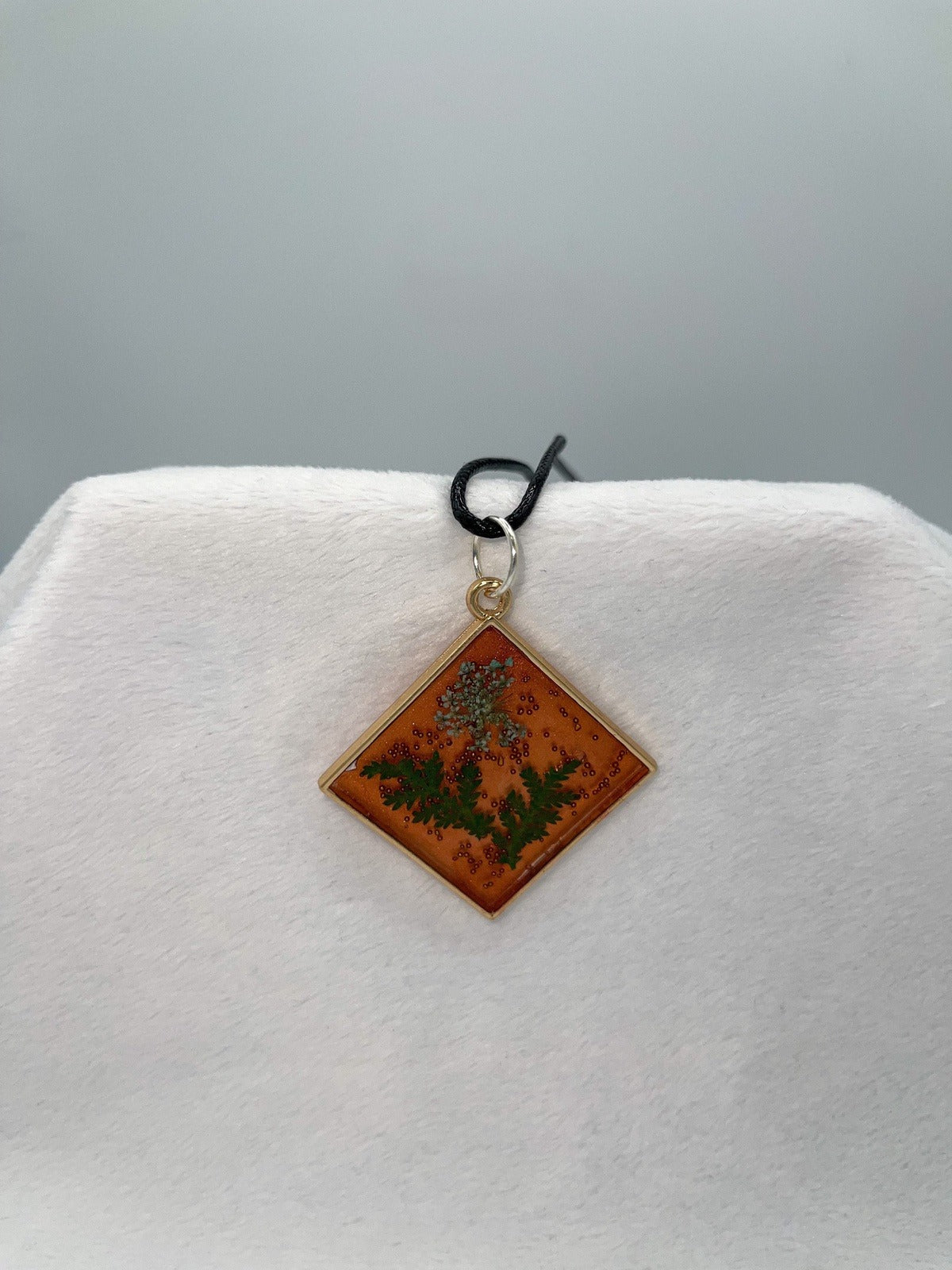 Open-Bezel Pendant - Gold Flowers