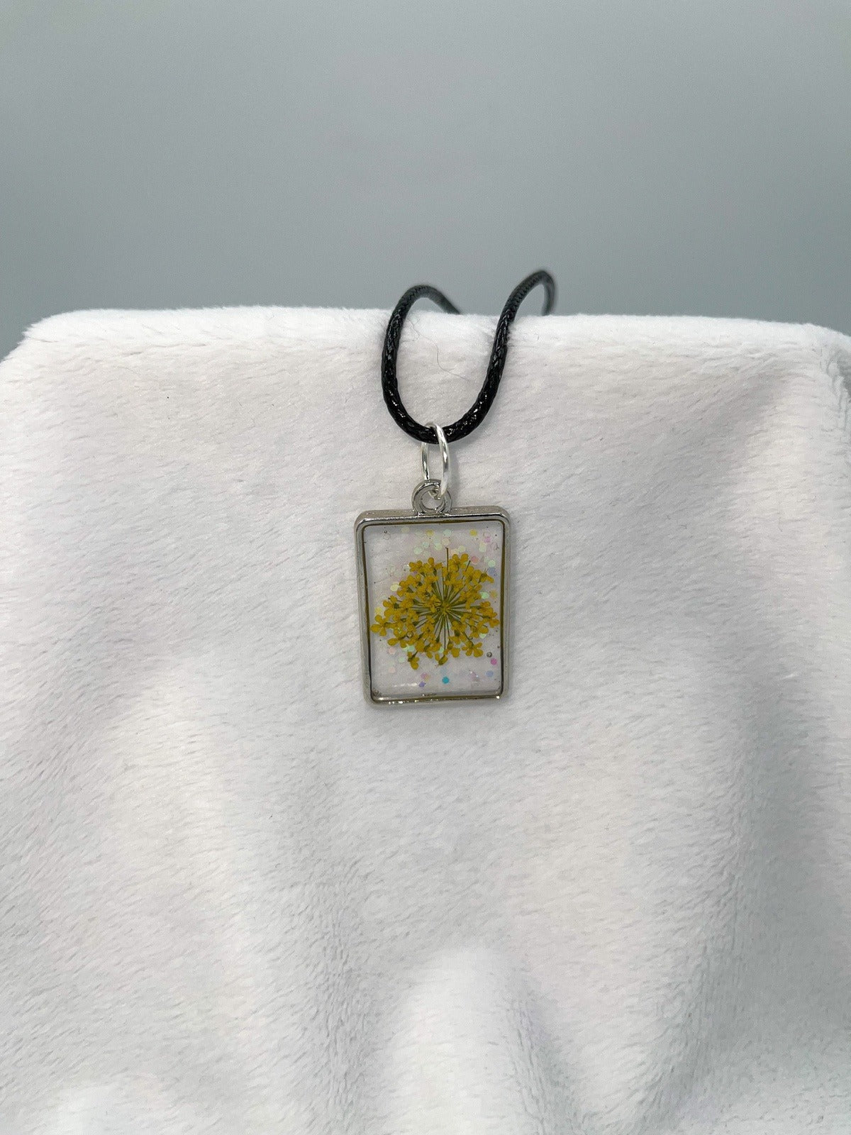 Open-Bezel Pendant - Silver Flowers